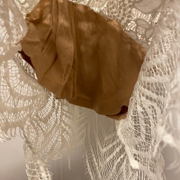 White lace shirt - Picture 2 of 5